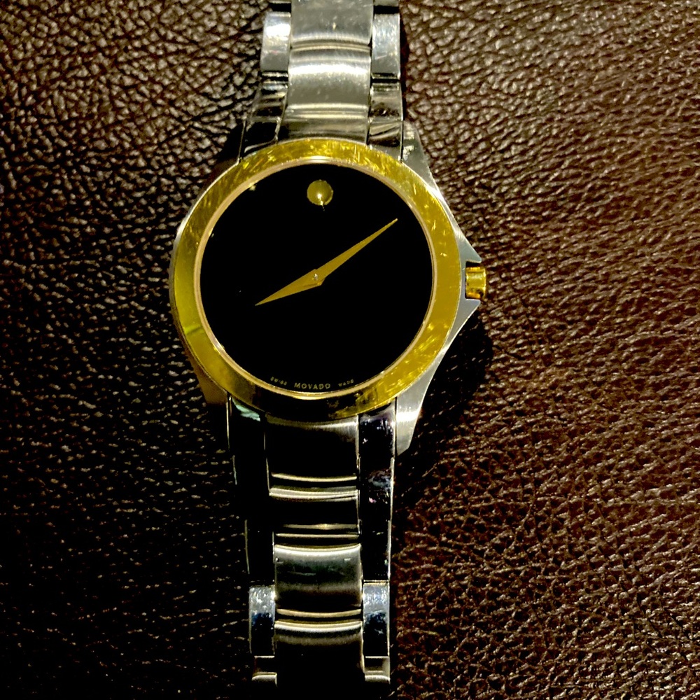 Movado men masino two tone,works and looks good has light ware on bezel